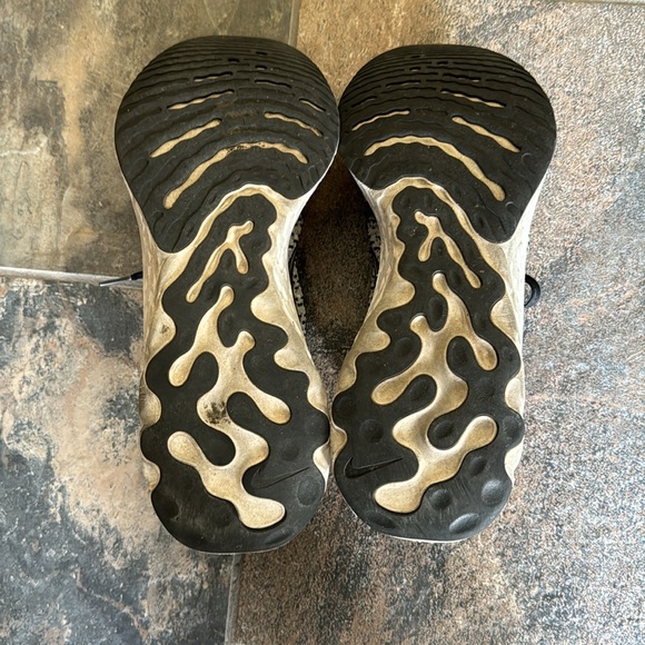 Nike Flyknit React Running Shoes - Picture 6 of 8